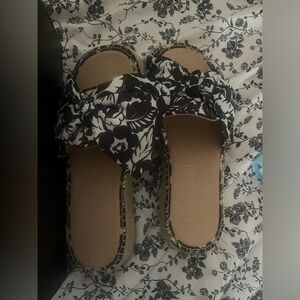 Kate Spade Lucie Tropical Foliage  Black and White Women's Espadrilles